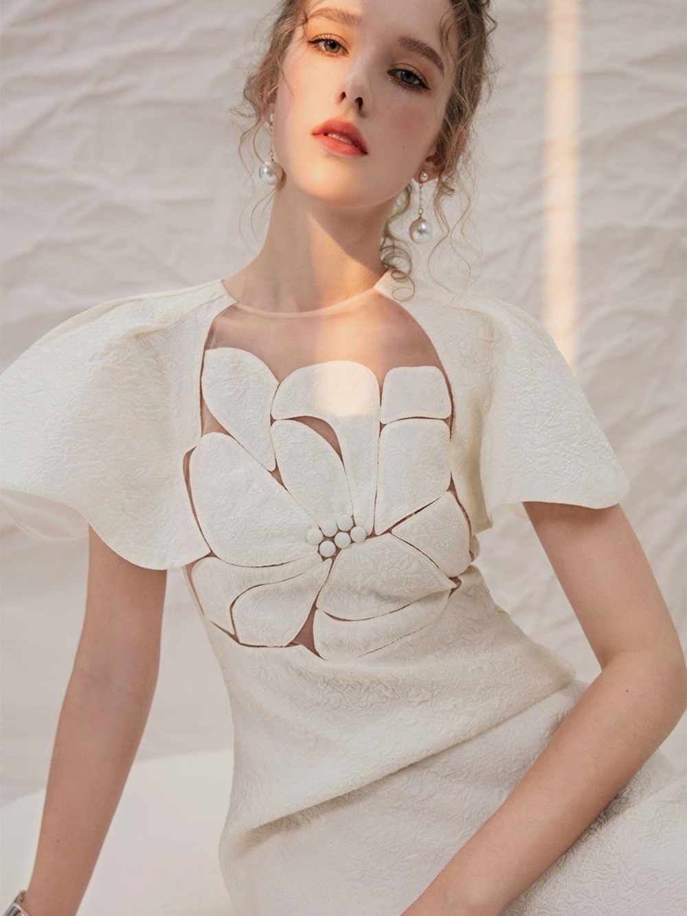 Elegant White Floral Applique Midi Dress - Picture 3 of 6